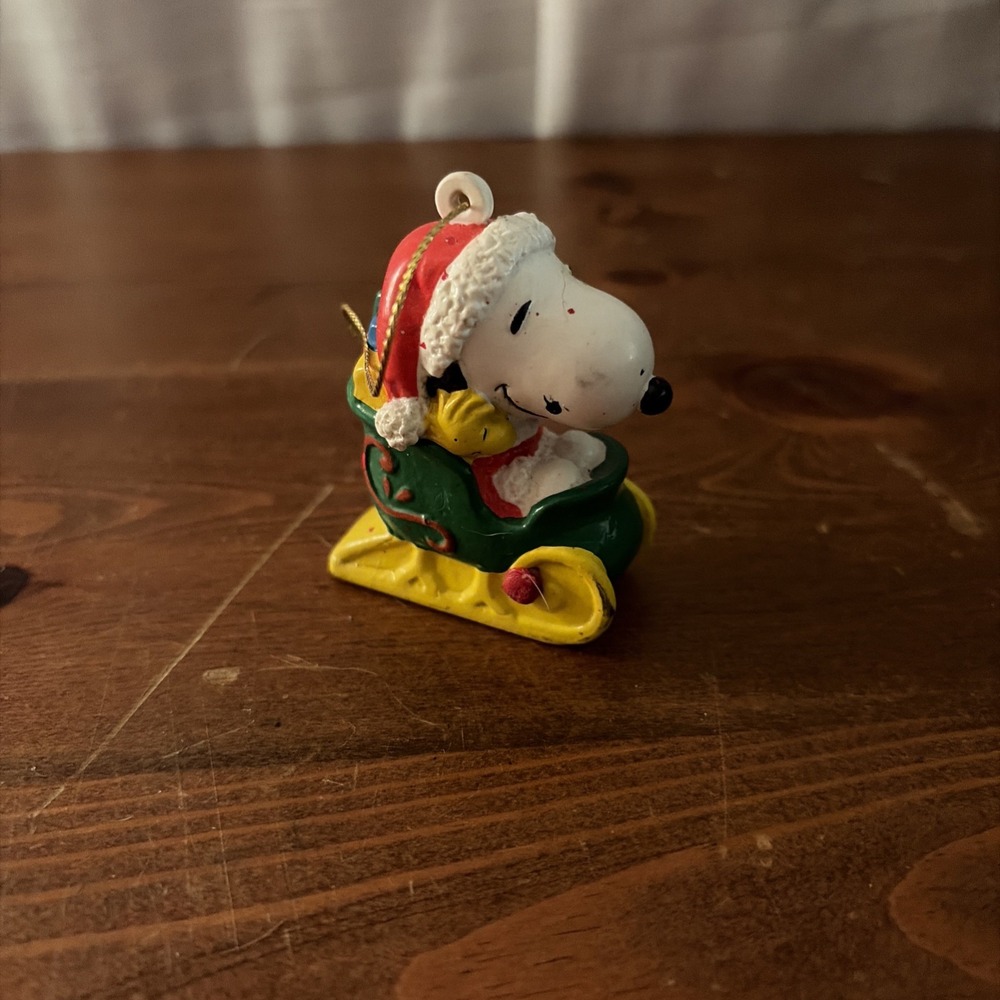Snoopy‎ Sleigh Ornament Christmas Tree  Peanuts United Feature Syndicate Vintage